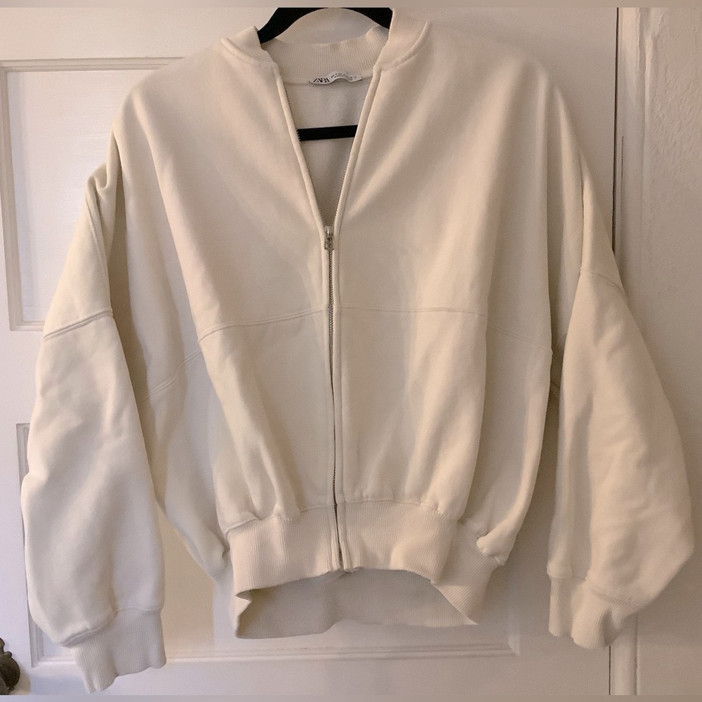 NWOT Zara dolman sleeve zip up cream sweatshirt, women’s small